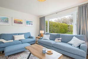 Living area - Beachcroft, Holiday Cottage Manorbier, Sleeps 6, 3 bedrooms,  bathrooms (Tenby)