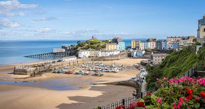 Beachcroft, Holiday Cottage Manorbier, Sleeps 6, 3 bedrooms, bathrooms