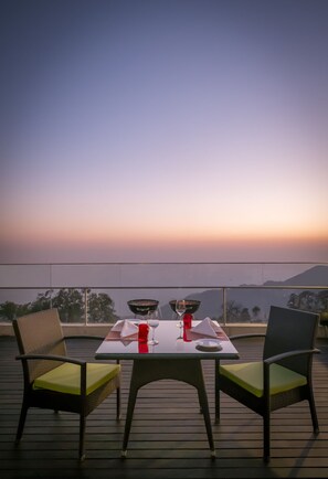 Outdoor dining - Mosaic Mussoorie (Dehradun)