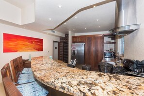 Private kitchen - Relax in Egret 2 at Mangrove Dock, a spacious 3-bedroom retreat in Roatan's West End. (Roatan)