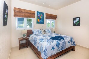 Room - Relax in Egret 2 at Mangrove Dock, a spacious 3-bedroom retreat in Roatan's West End. (Roatan)