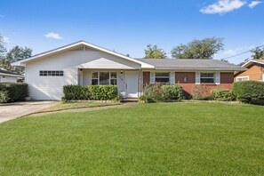 Exterior - Family Home with Yard Near Beach (Long Beach)
