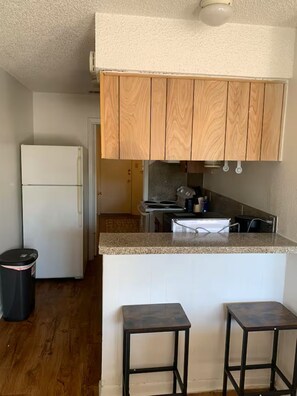 Private kitchen - Peaceful 1-bedrooms apartment with AC in vibrant Austin (Austin)