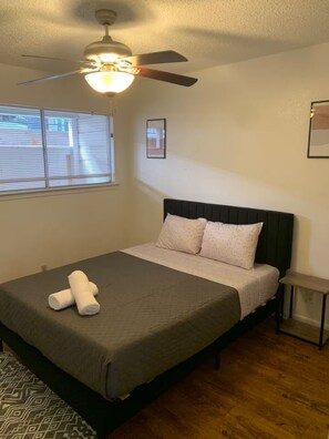 Room - Peaceful 1-bedrooms apartment with AC in vibrant Austin (Austin)