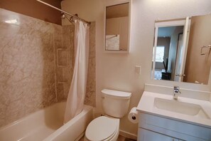 Bathroom - Cozy 1-bedroom apartment in welcoming Austin with AC (Austin)