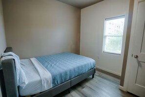 Room - Cozy 1-bedroom apartment in welcoming Austin with AC (Austin)