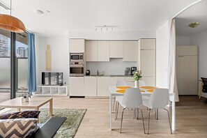 Dining - Wellesley Suite near Subway Station (Toronto)