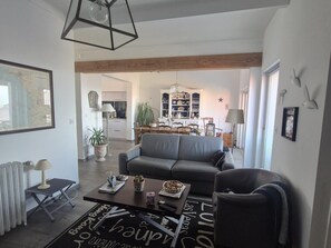 TV - Spacious family villa with ocean views - pets welcome (FOURAS)