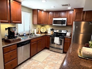 Coffee/tea maker, fridge, microwave, oven - Palm Desert Resort Escape: Golf, Pickleball & Pools (Palm Desert)
