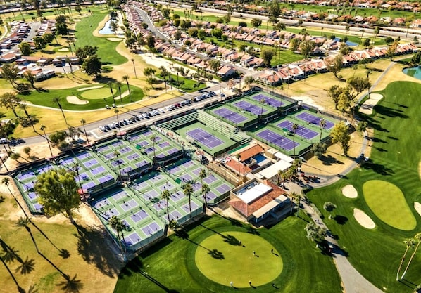 Golf - Palm Desert Resort Escape: Golf, Pickleball & Pools (Palm Desert)