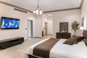 Tabla de planchar con plancha, wifi gratis y ropa de cama