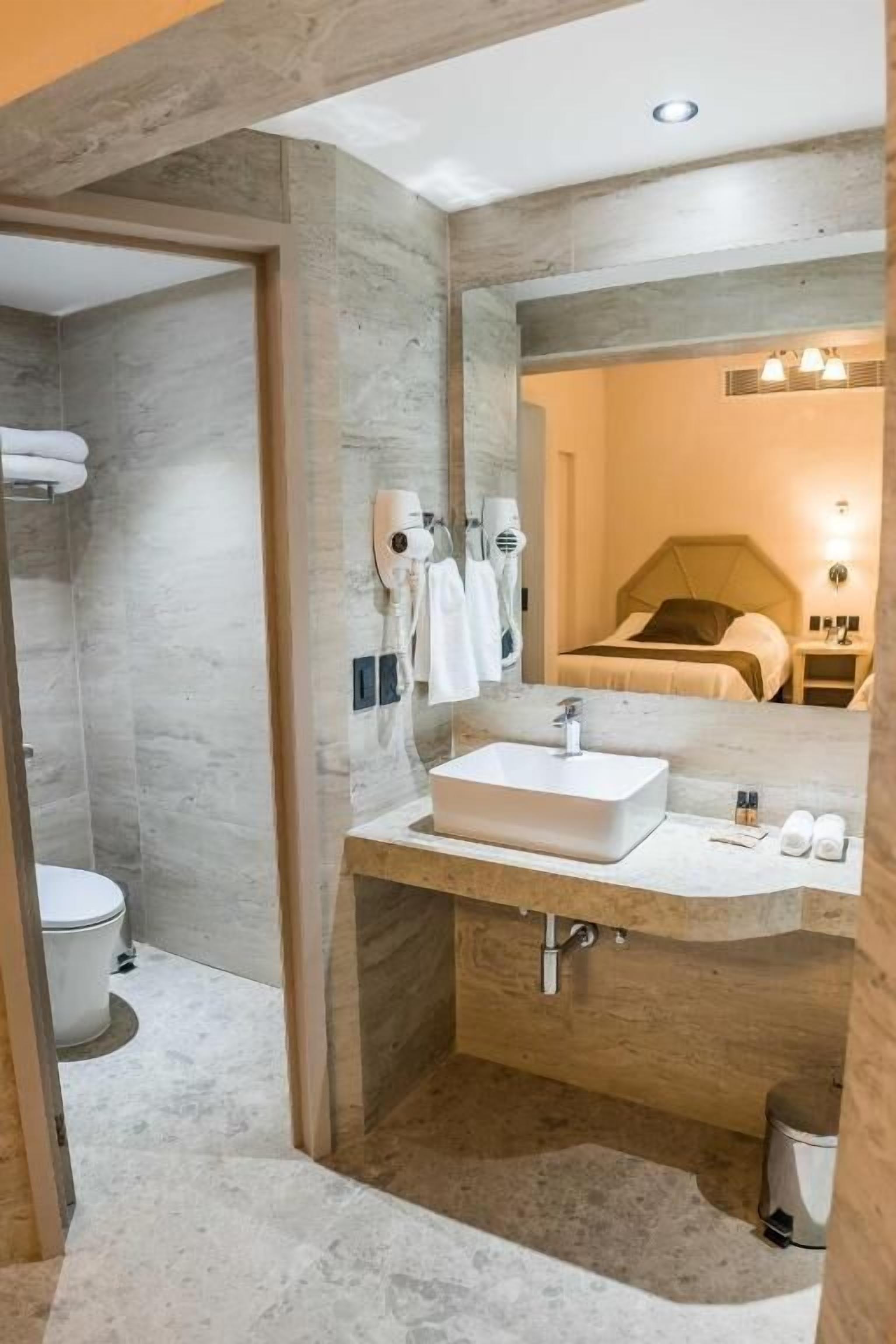 Superior Double Room | Bathroom | Shower, hair dryer, towels, soap