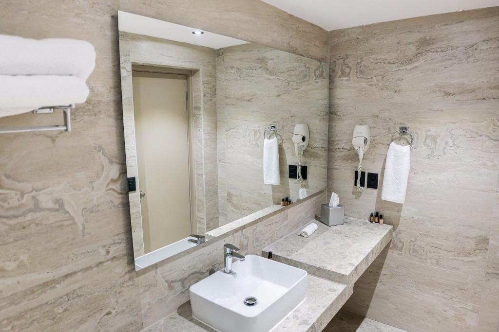 Superior Room | Bathroom