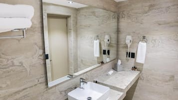 Superior Room | Bathroom