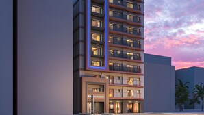 Un hotel moderno de gran altura, con múltiples balcones, una entrada destacada y un diseño arquitectónico contemporáneo.