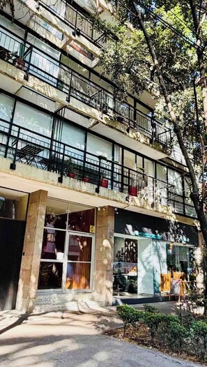 Exterior - 4BR apartment | Private Balcony · Near Masaryk (Mexico City)