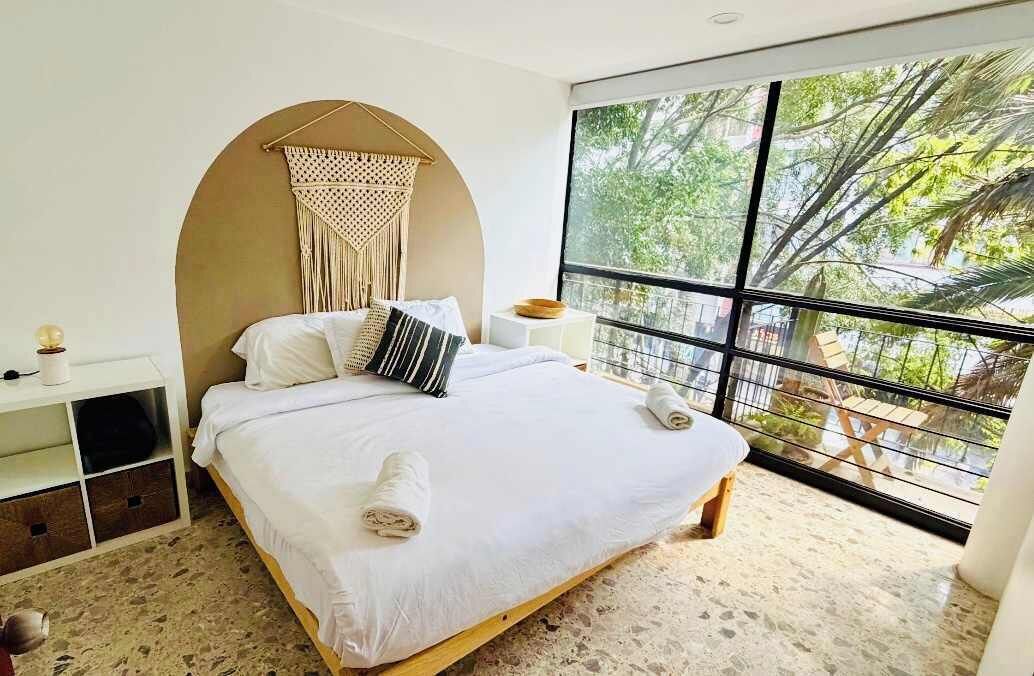 4 habitaciones, tabla de planchar con plancha, cuna de viaje y wifi 
