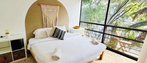 4 habitaciones, tabla de planchar con plancha, cuna de viaje y wifi