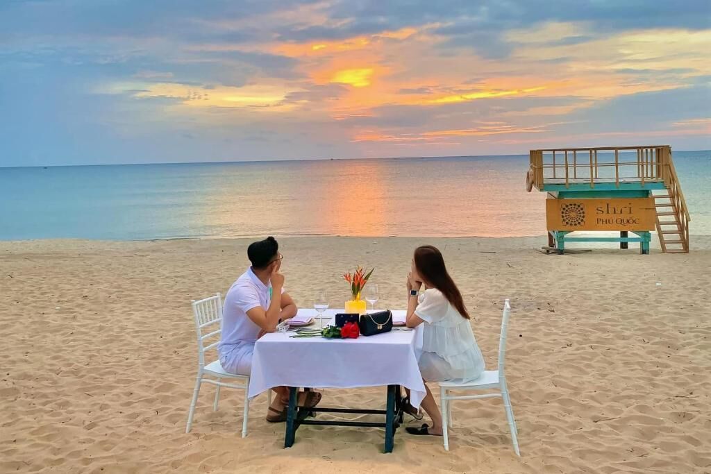 Family Room, Balcony, Courtyard View | Beach