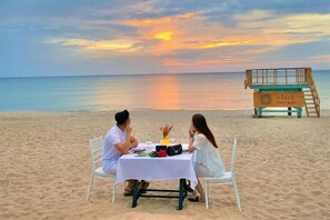 家庭房, 阳台, 庭院景观 | 海滩