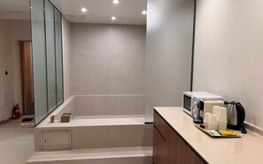 Deluxe Double Room | Bathroom - Jeonju New Town Podo Hotel (Jeonju)