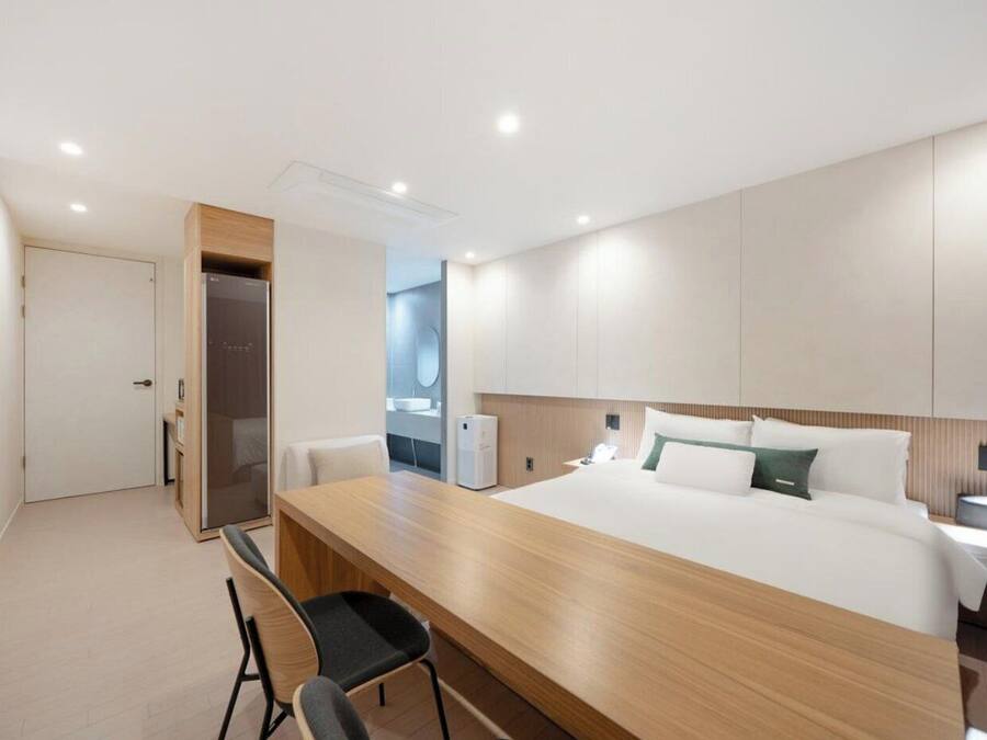 In-room safe, desk, laptop workspace, free WiFi
