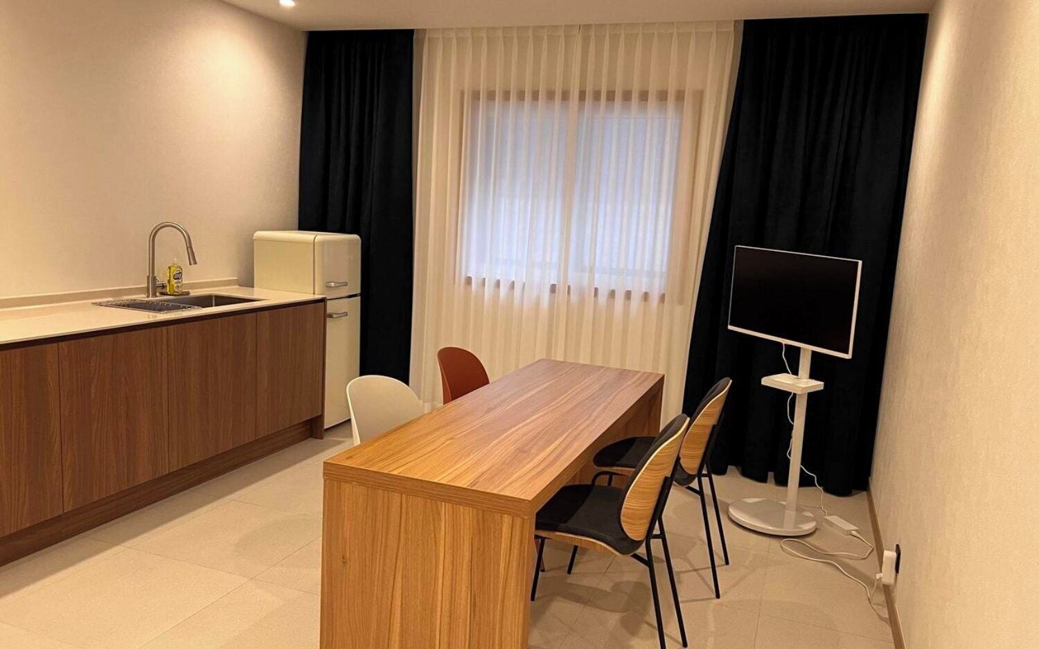 Deluxe Double Room | In-room safe, desk, laptop workspace, free WiFi