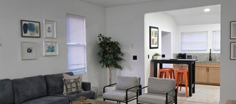 Spacious 5BR in vibrant area, walk to cafes, restaurants & galleries