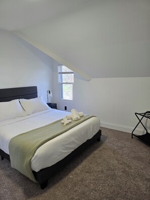 5 bedrooms, iron/ironing board, WiFi, bed sheets - Spacious 5BR in vibrant area, walk to cafes, restaurants & galleries (Detroit)