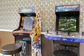 Games room - Montana Mansion: Theater, Game Room, Gym, Views (Billings)