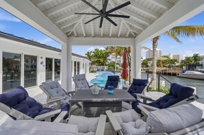 Outdoor dining - Coral Hall – Where the intracoastal meets luxury (Fort Lauderdale)