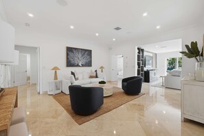 Interior - Coral Hall – Where the intracoastal meets luxury (Fort Lauderdale)