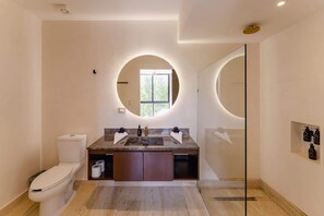 Shower, hair dryer, towels, shampoo - Sleek Penthouse Escape with Rooftop Pool (Tulum)