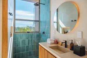 Shower, hair dryer, towels, shampoo - Chic Aldea Zama Condo with Pool & Parking (Tulum)