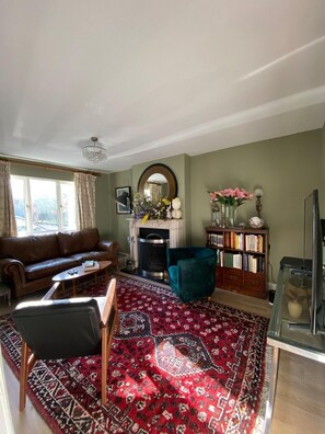 TV, fireplace, stereo