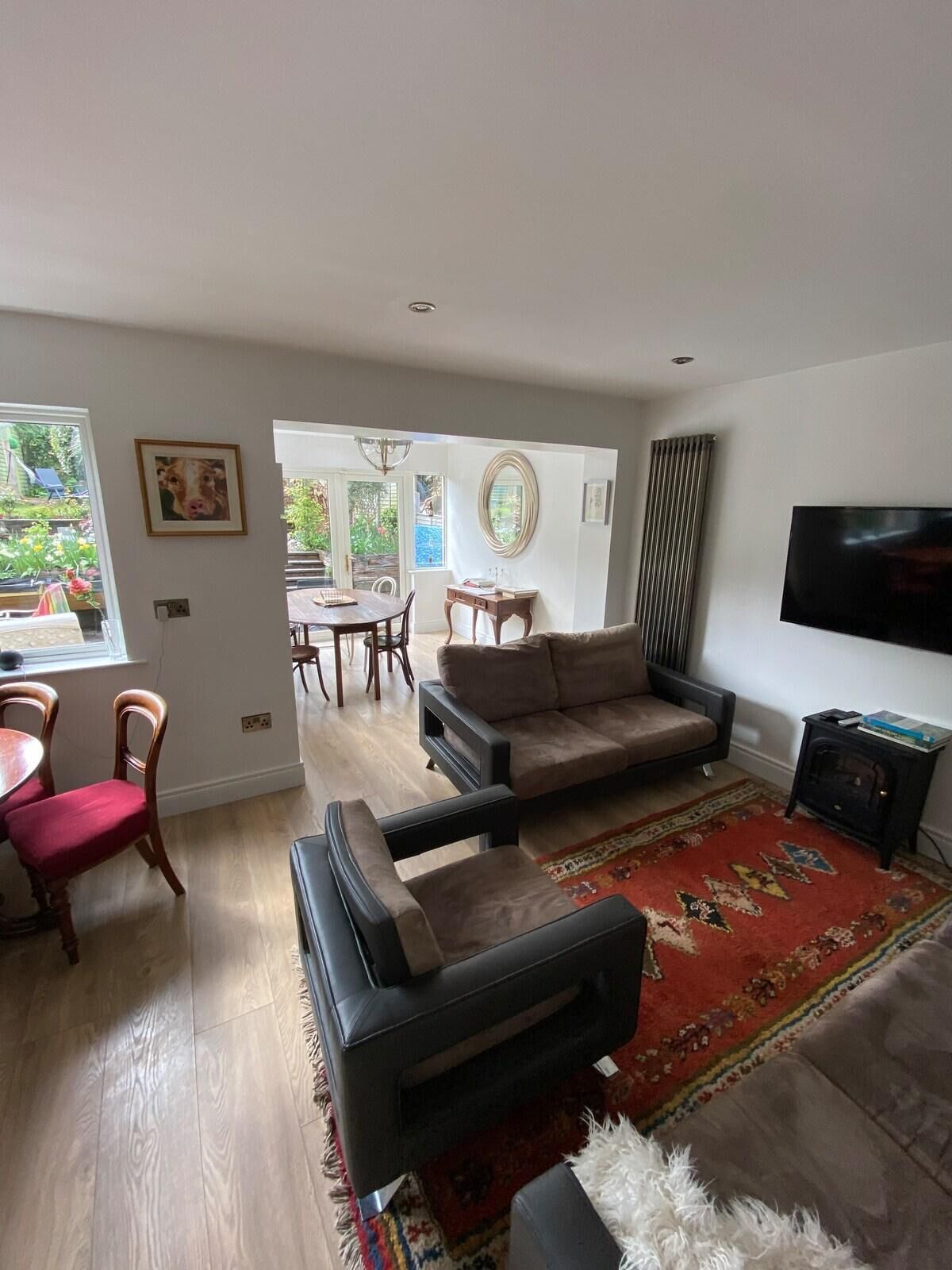 4 Bed House - Sleeps 8 - Pets - Parking - Wifi - Greystones