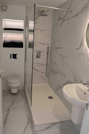 Bathroom - Riverside House, Lancaster (Lancaster)