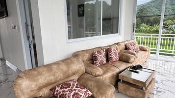 Villa, 2 Bedrooms | Living area