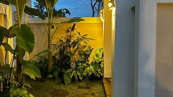 Villa - 4 sovrum - privat pool | Utsikt mot trädgården