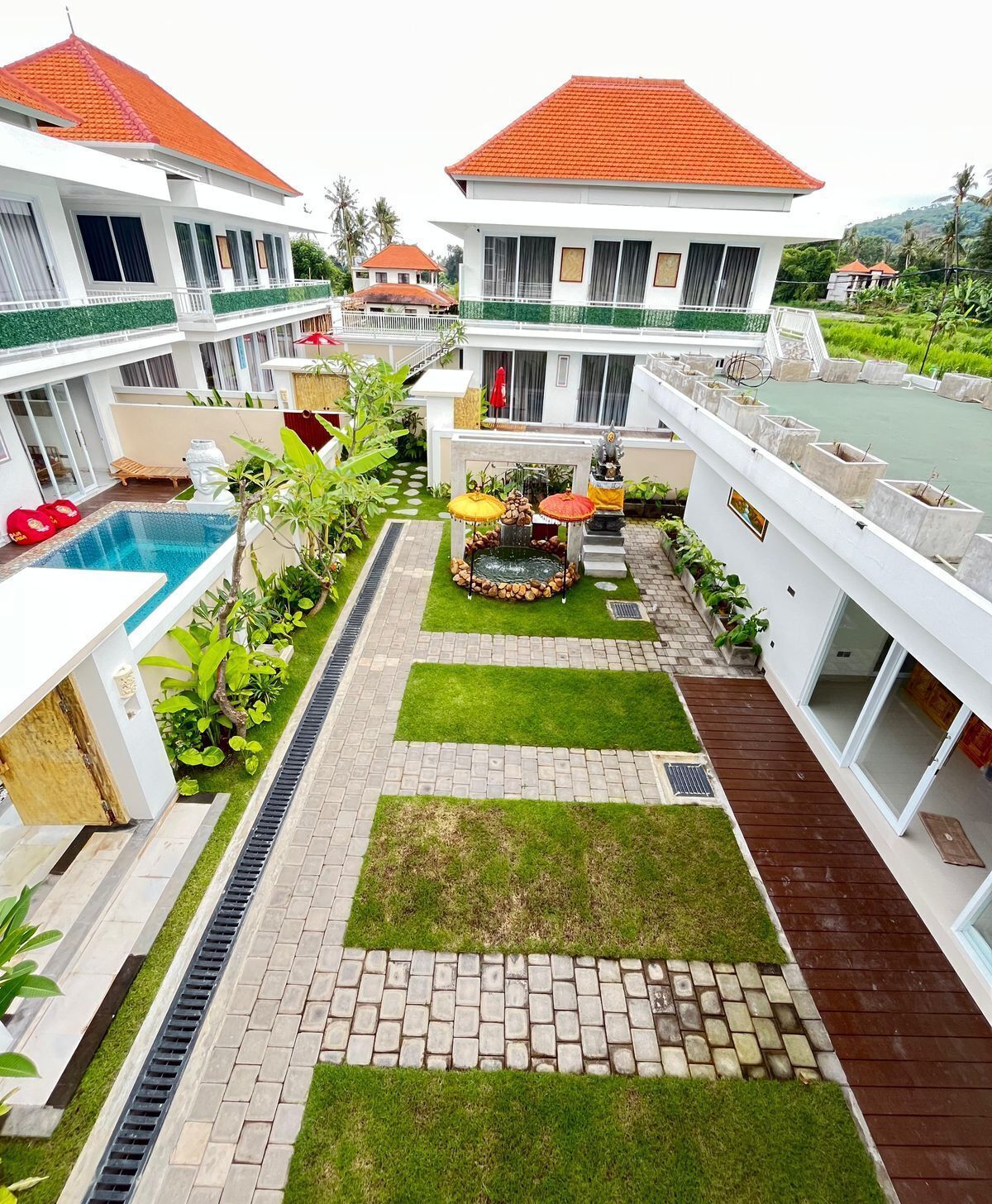 Vista frontal de la propiedad