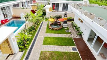 Vista frontal de la propiedad