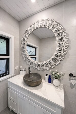 Bathroom - Macmasters Beach Coastal 3 bedroom Retreat with filtered ocean views (MacMasters Beach)