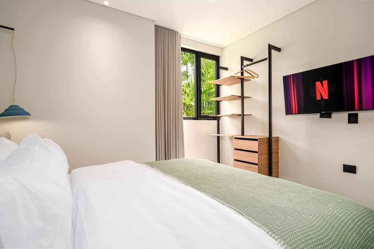 2 bedrooms, iron/ironing board, WiFi, bed sheets
