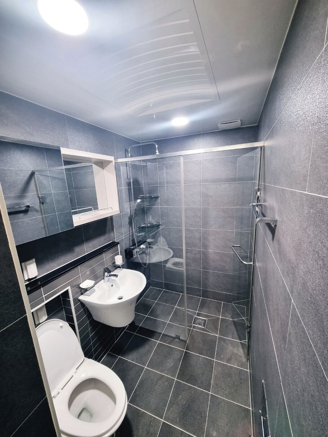 Shower, hair dryer, towels, toilet paper