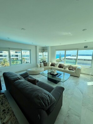 Living area - Vrbo Property (Cancún)