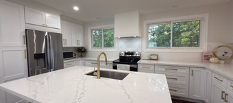 Cozy 5 Bedroom 3 Bath. Minutes from 401