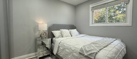 5 bedrooms, WiFi, bed sheets