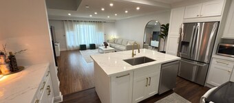 Cozy 5 Bedroom 3 Bath. Minutes from 401