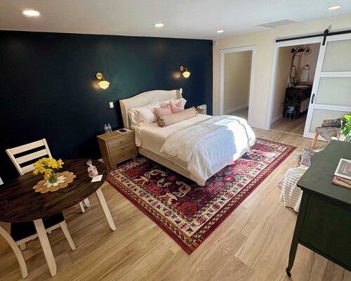 Newly Renovated!!  Be the first to stay at The Raspberry Cottage!