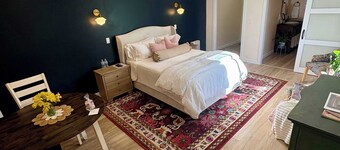 Newly Renovated!!  Be the first to stay at The Raspberry Cottage!